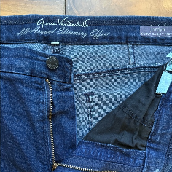 Gloria Vanderbilt “Jordyn” Curvy Dark Blue Jeans - Picture 3 of 7